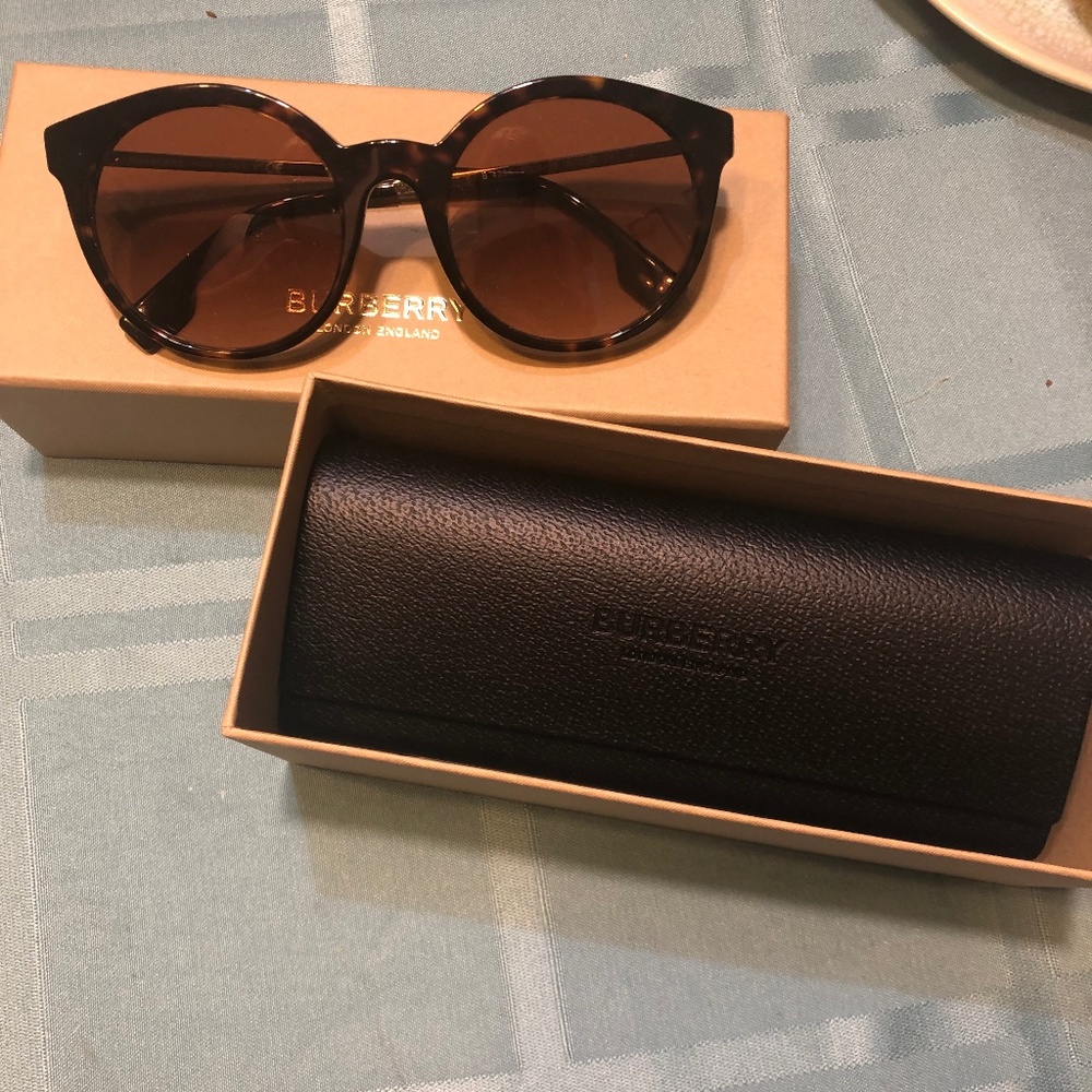 Burberry Sundlasses